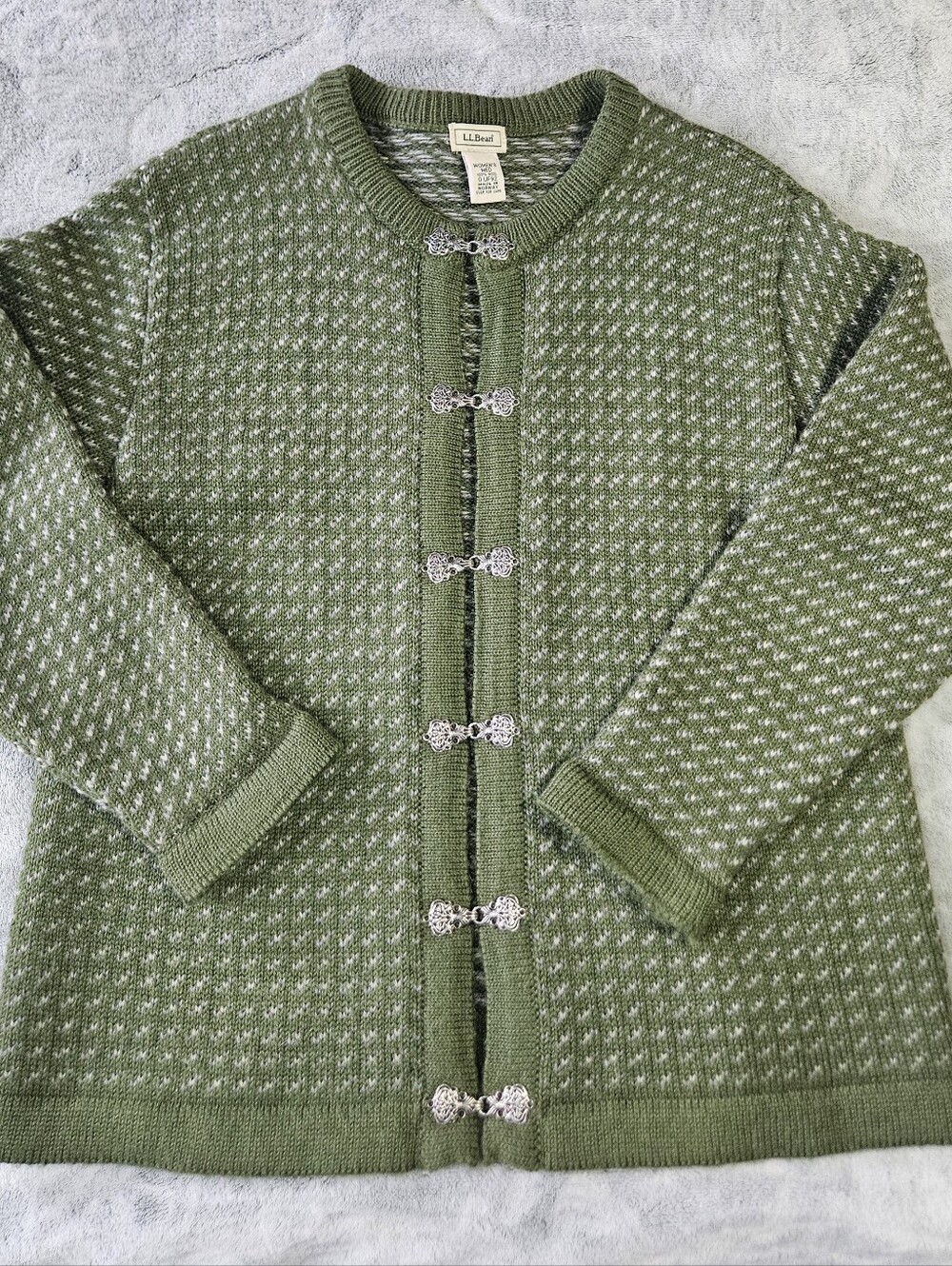 0204 Vintage LL Bean Norway 100% Wool Nordic Sweater Green Medium Metal Clasps